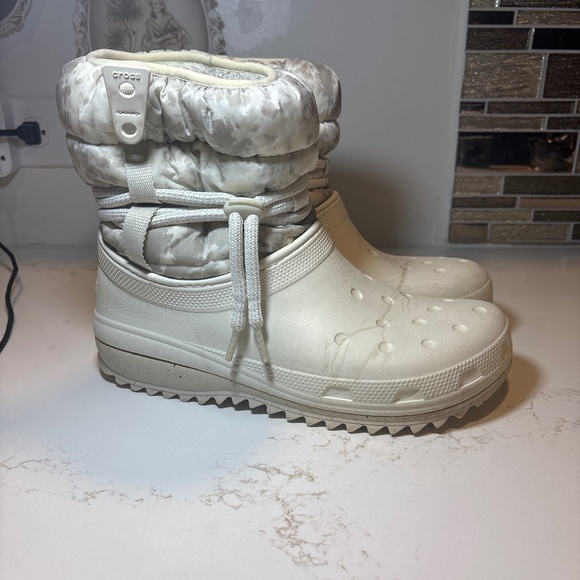 Pre loved Crocs Classic Neo Puff Luxe Boots Winter Snow / White Women’s Size 11 - Picture 1 of 9